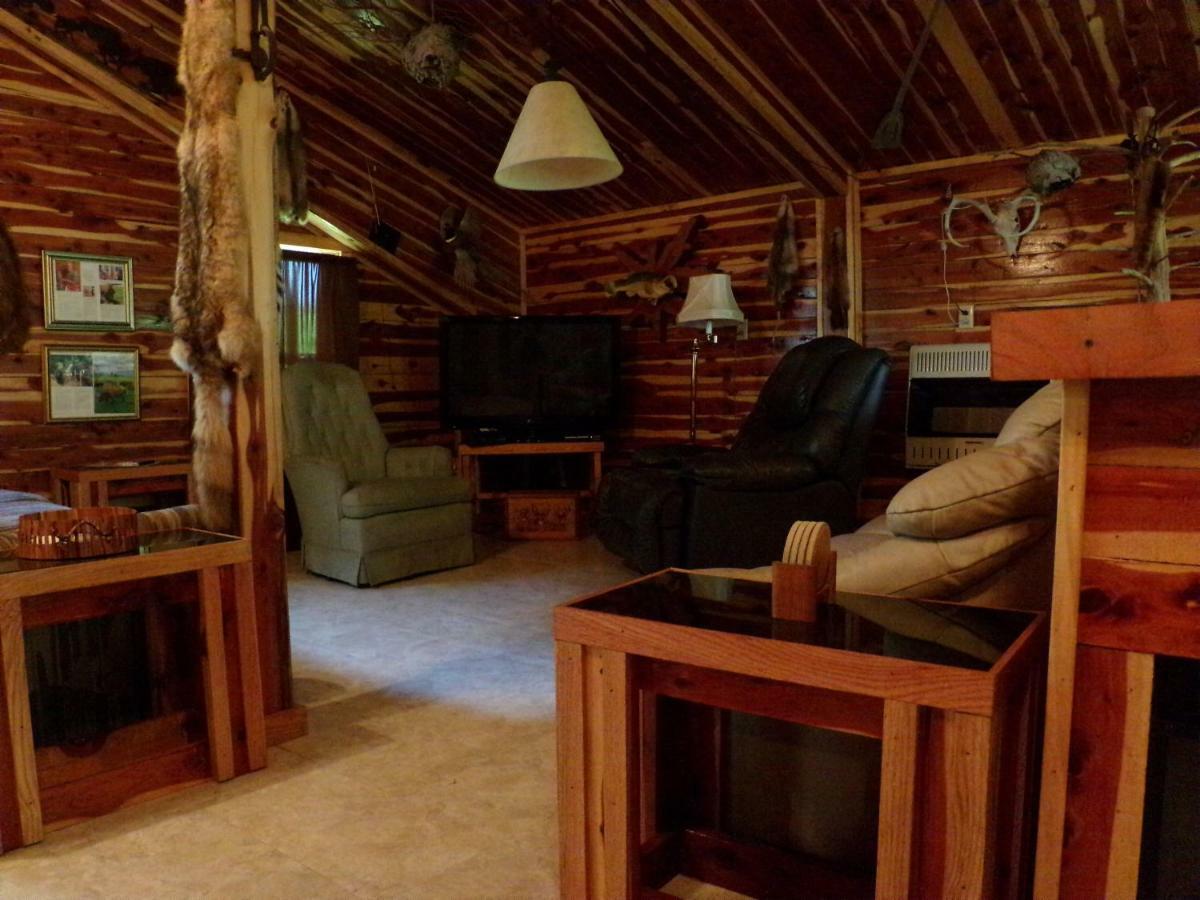 Cedar Cabin Located On A Buffalo Farm Marshall Εξωτερικό φωτογραφία